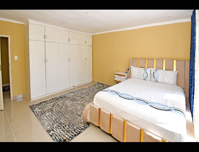 9 BEDROOM HOUSE FOR SALE IN MAYFAIR